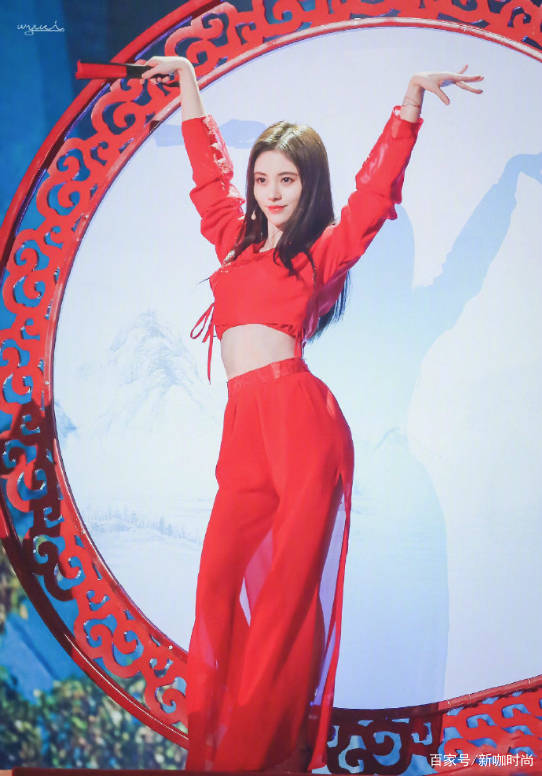 黑色|“4000年美女”鞠婧祎，原来美在这里