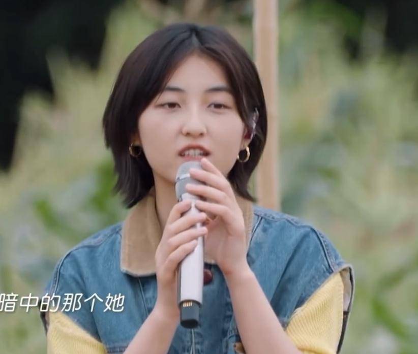 服装|《向往的生活》收官！张子枫温柔献唱，身穿牛仔嫩得好像还没长大