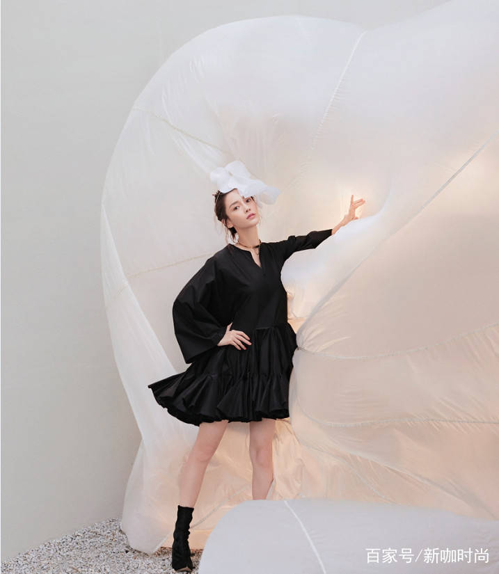 新造型|Baby真厉害啊，“俏皮西装裙”都可以驾驭，酷帅又甜美