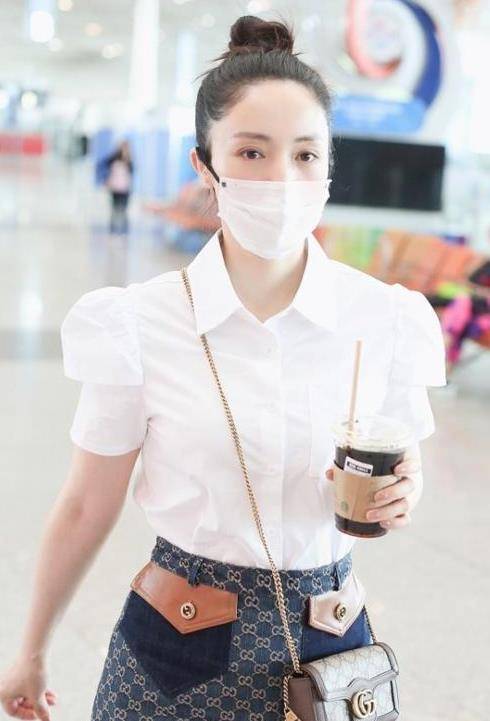 面料|董璇真是挺会扮嫩的,白衬衫+半身裙太减龄,衣服选对太加分