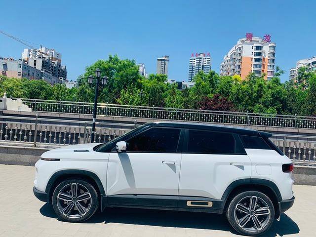 女司机谈吉利icon优缺点 副驾驶扶手设计 用力过猛 空间