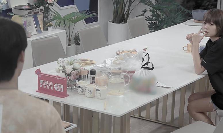 关系|心动的信号:陈思铭摸手方彬涵,女方毫不抗拒,这是在谈了吗?