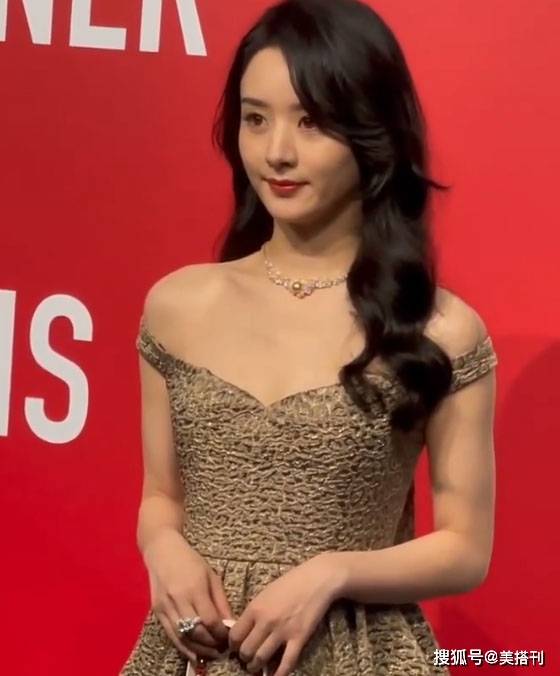 黑色|赵丽颖真厉害！和景甜王丽坤等未婚女星同框，丝毫不输年轻气质佳
