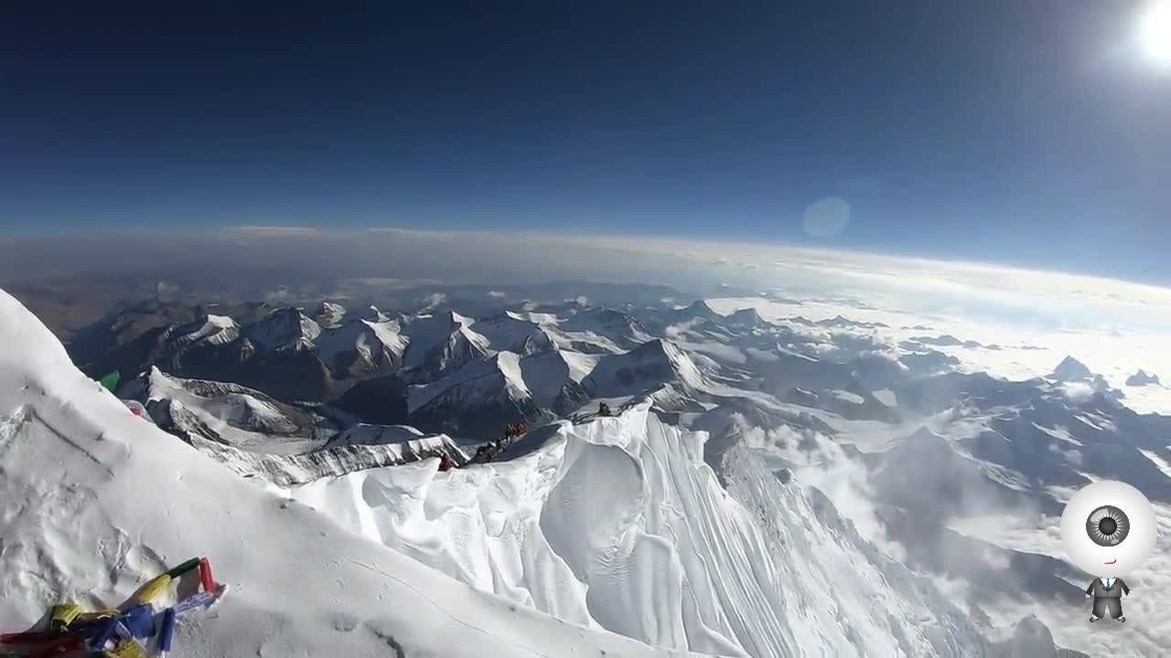 惊珠穆朗玛峰峰顶竟然能看到地球是圆的