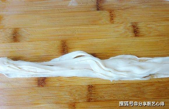 做法|这是儿子最爱的早餐主食，每次做都会吃上一大盘，隔三差五点名要