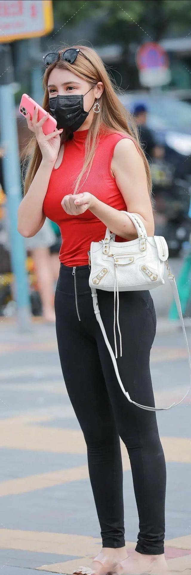 黑色|知性穿搭,黑色短靴配修身打底裤,优雅迷人