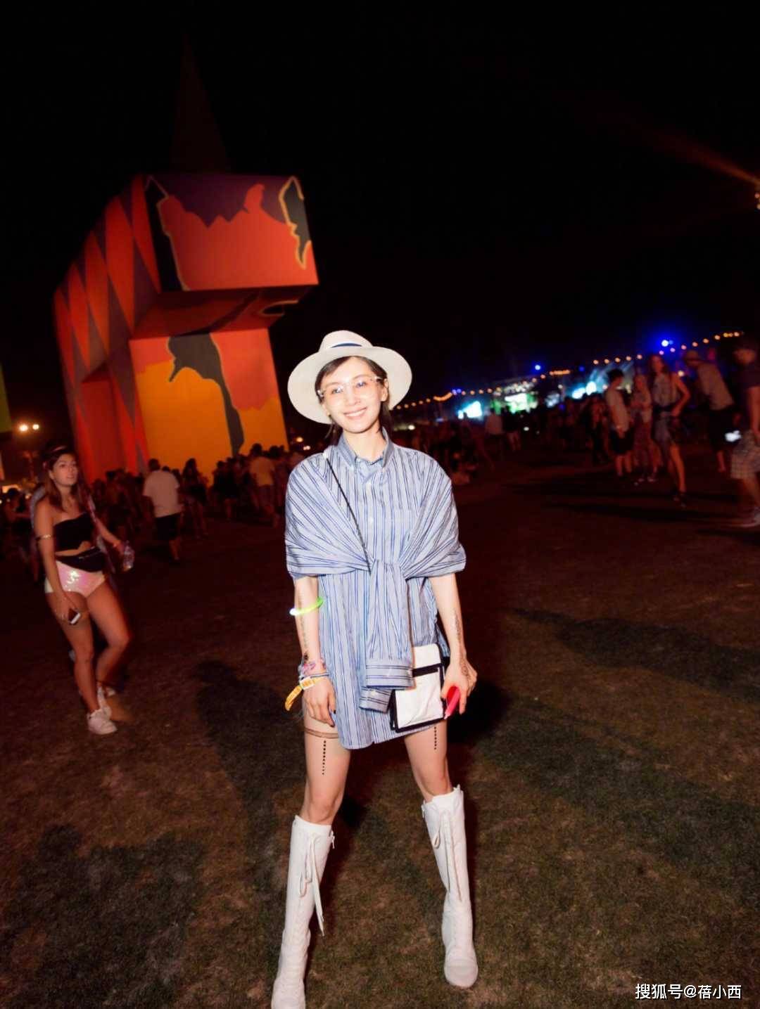 黑色|又被“王子文”的好衣品折服,穿衬衫把袖子绑个蝴蝶结,意外时髦