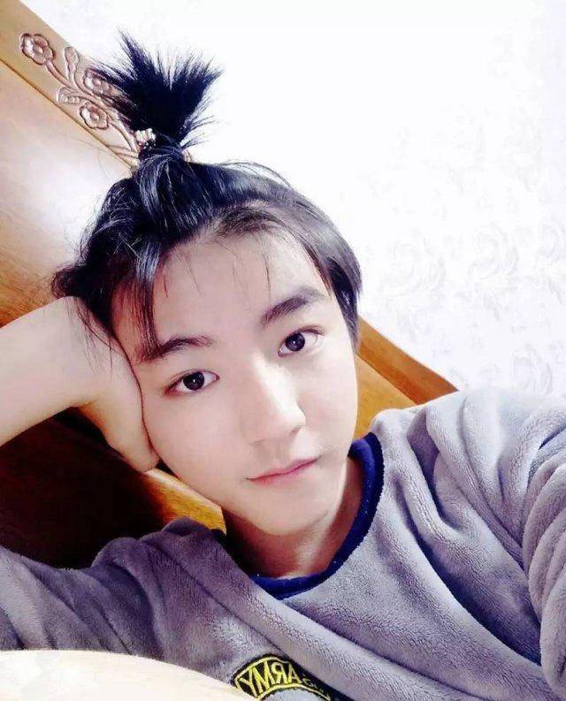 翩翩少年|明星掀刘海差距有多大，胡歌绅士，李易峰霸道总裁，TFBOYS太撩了