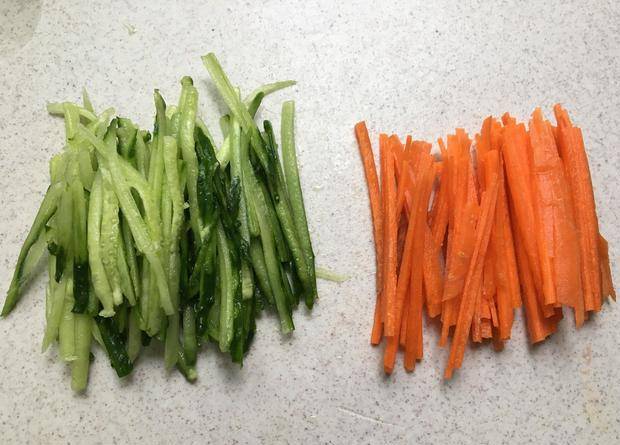 根据自身|早餐就爱这懒人餐,不煎不炸卷一卷营养又美味,只要早起十分钟