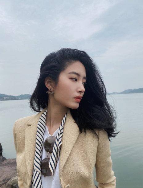 香港|过时单品反成为时髦标签？上世纪的复古港风，如今竟让女星都沦陷