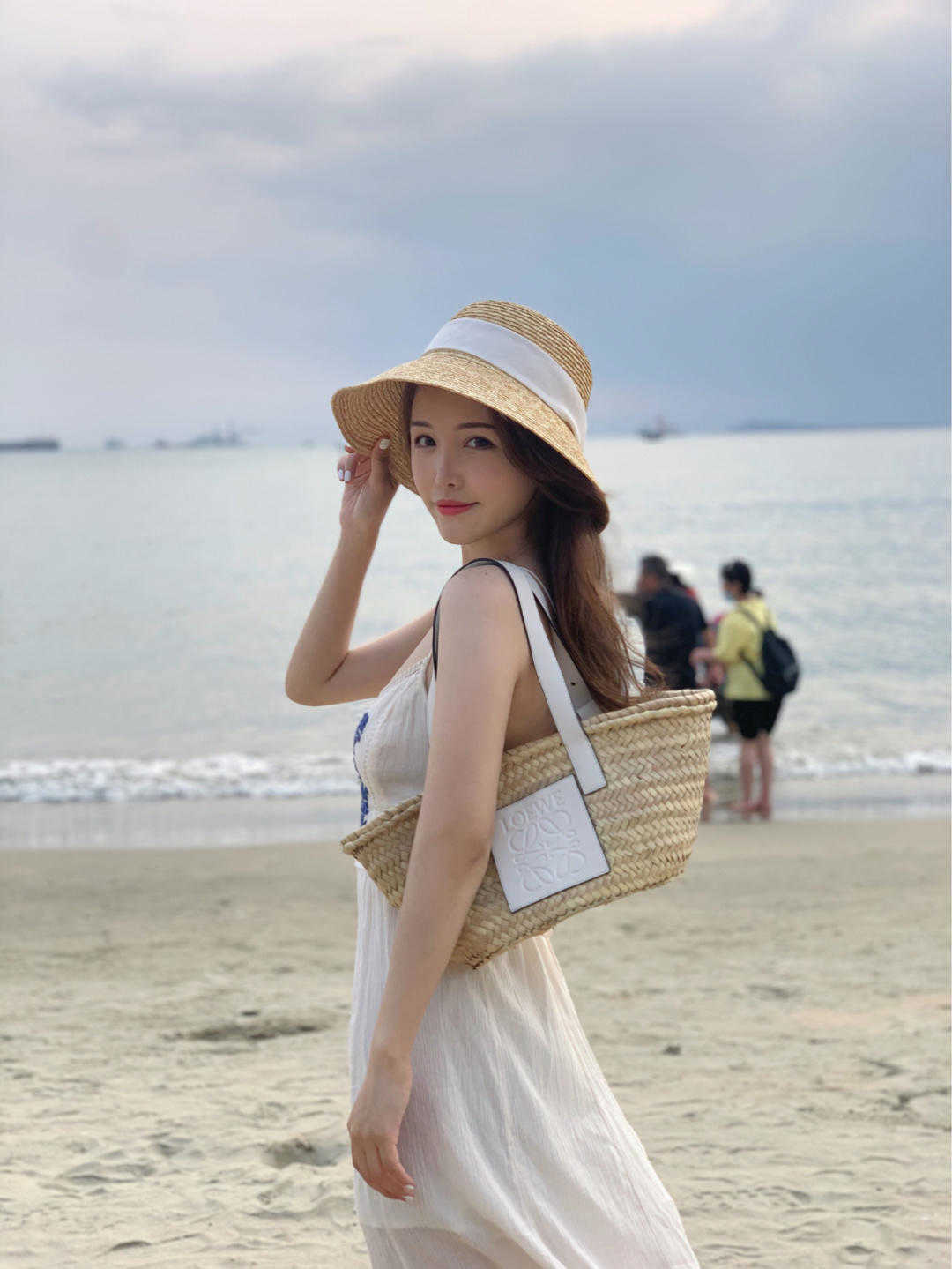 展现|今夏,女神都在这么穿,印花上衣搭配牛仔裤简约利落,美如初恋