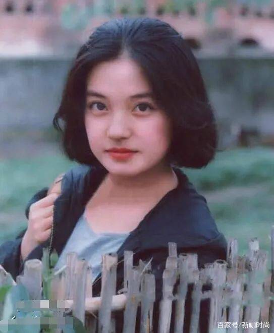 条纹|年轻时的赵薇太迷人，一头短发美眸电力十足，清纯度爆表！