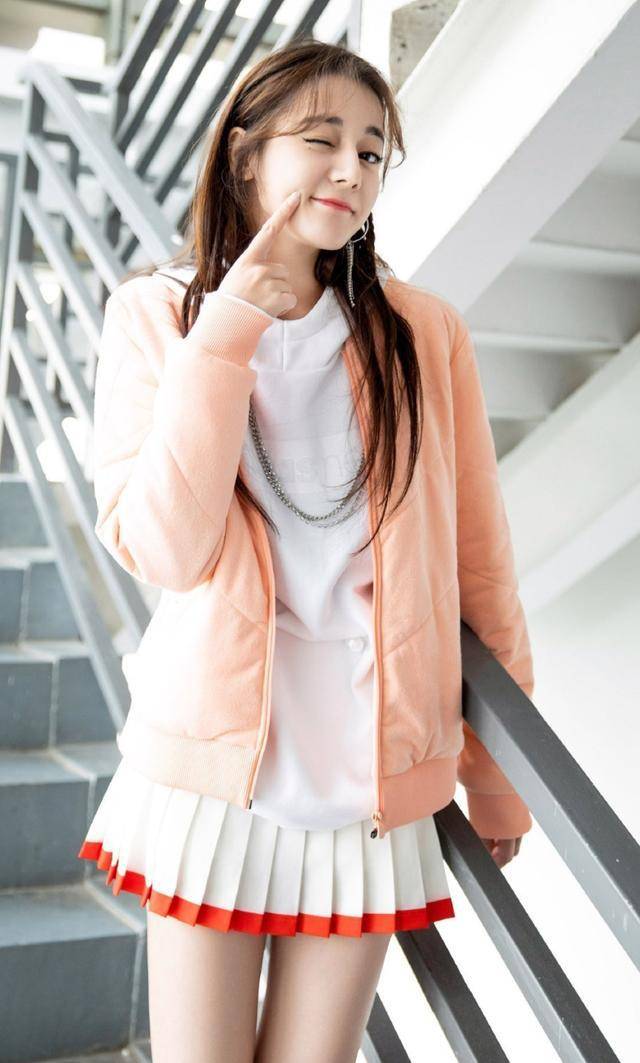 整体|迪丽热巴时尚卫衣穿搭，真的好看到不行