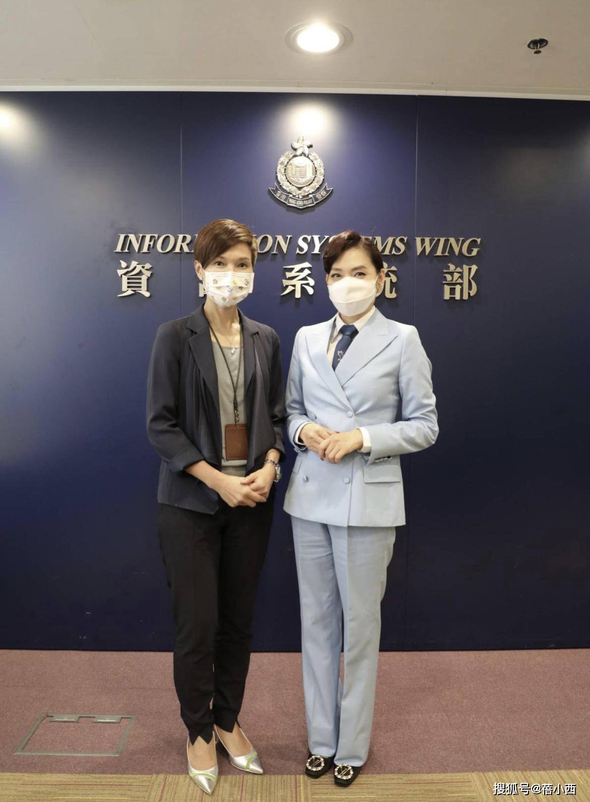 身材|邝美云越老越惊艳,一袭红色深V领连衣裙亮相,身材有料气质高贵