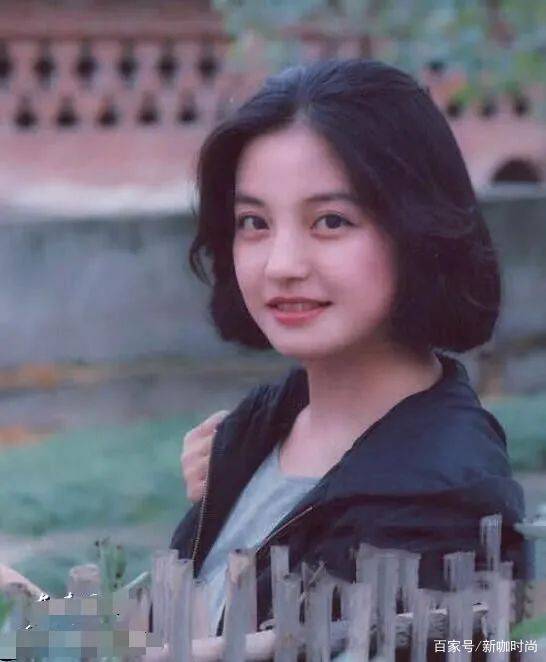 条纹|年轻时的赵薇太迷人，一头短发美眸电力十足，清纯度爆表！