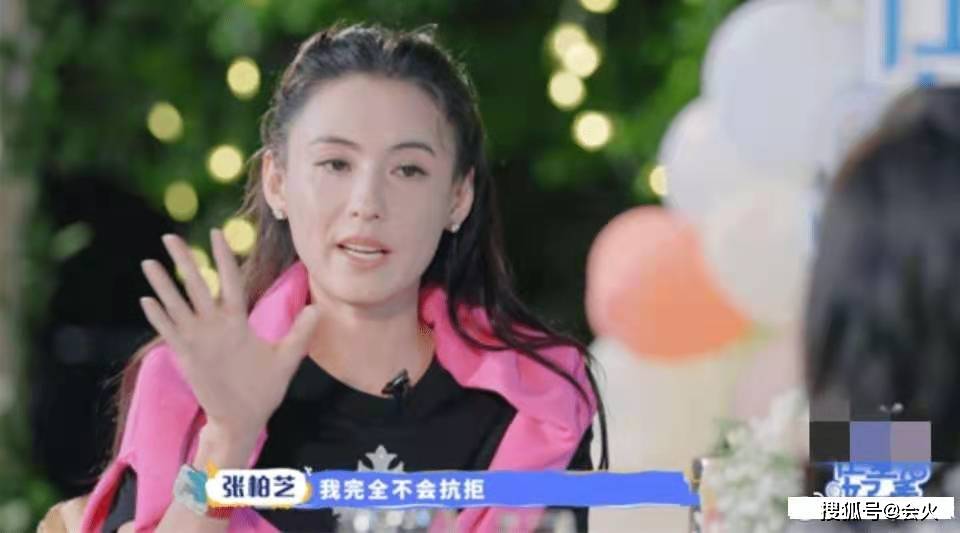 小腿|张柏芝3岁儿子正脸曝光！五官帅气头发浓密，打扮潮流小腿肉嘟嘟