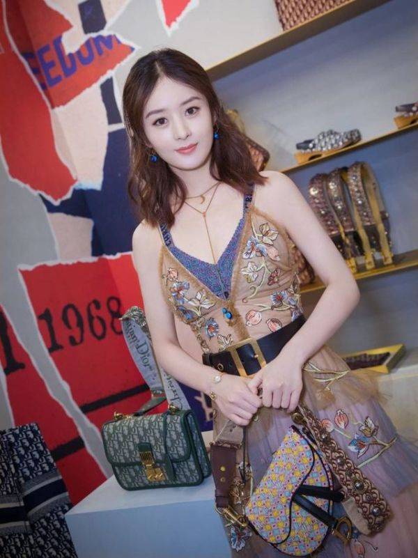 通身|赵丽颖离婚后频繁捞金，穿防晒衬衫配毛拖鞋，身材消瘦看心疼