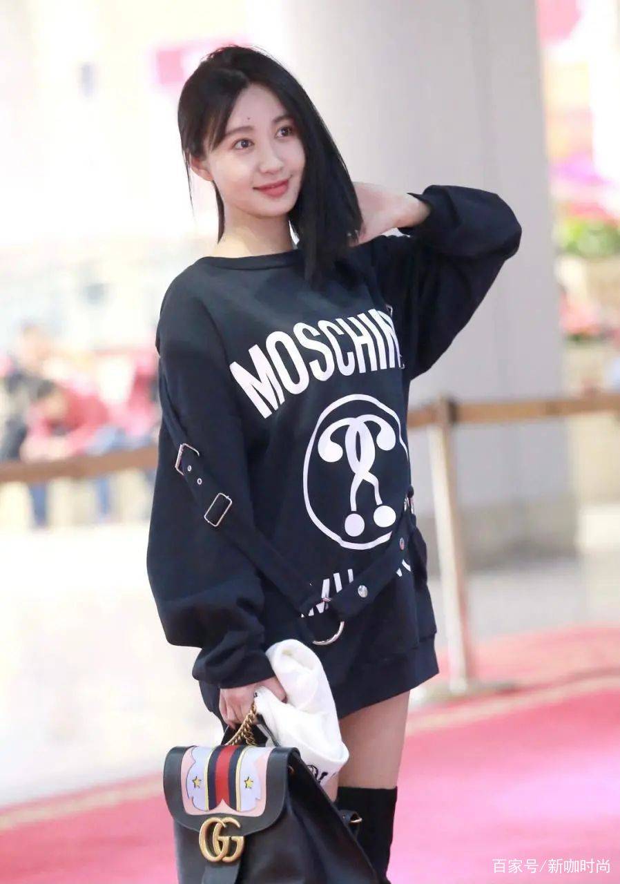 效果|李菲儿不要太会穿，卫衣搭长靴减龄衬身材，活泼少女感溢出屏幕