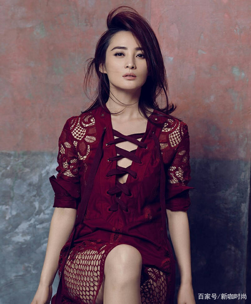 蒋勤勤|44岁蒋勤勤复工，穿休闲装身形似少女，难怪琼瑶曾赞她：轻柔似水