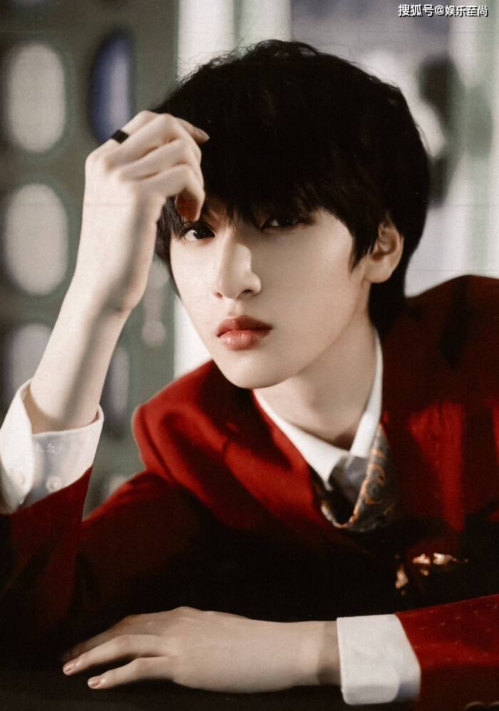 "宝藏男孩"严浩翔,时代少年团里唯一出道三次的成员,吸粉77万_李飞