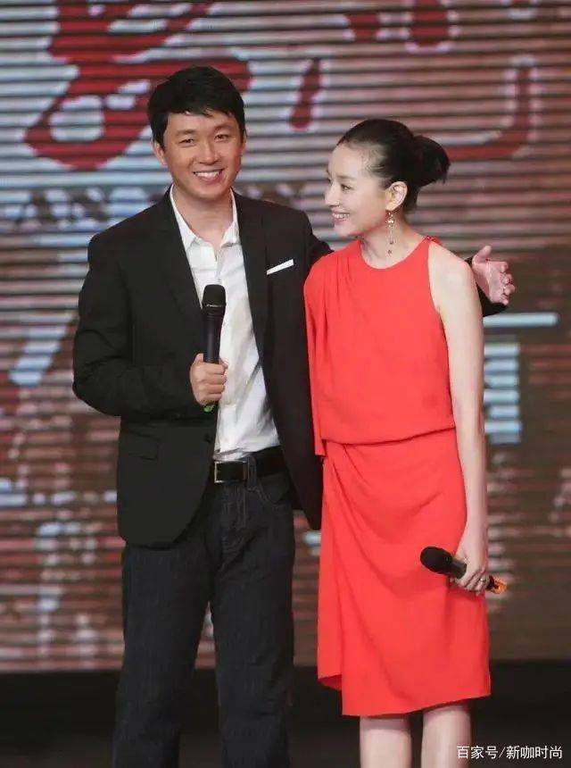 身量|董洁真讲究，穿着简洁不拖泥带水，盘发更显好气质