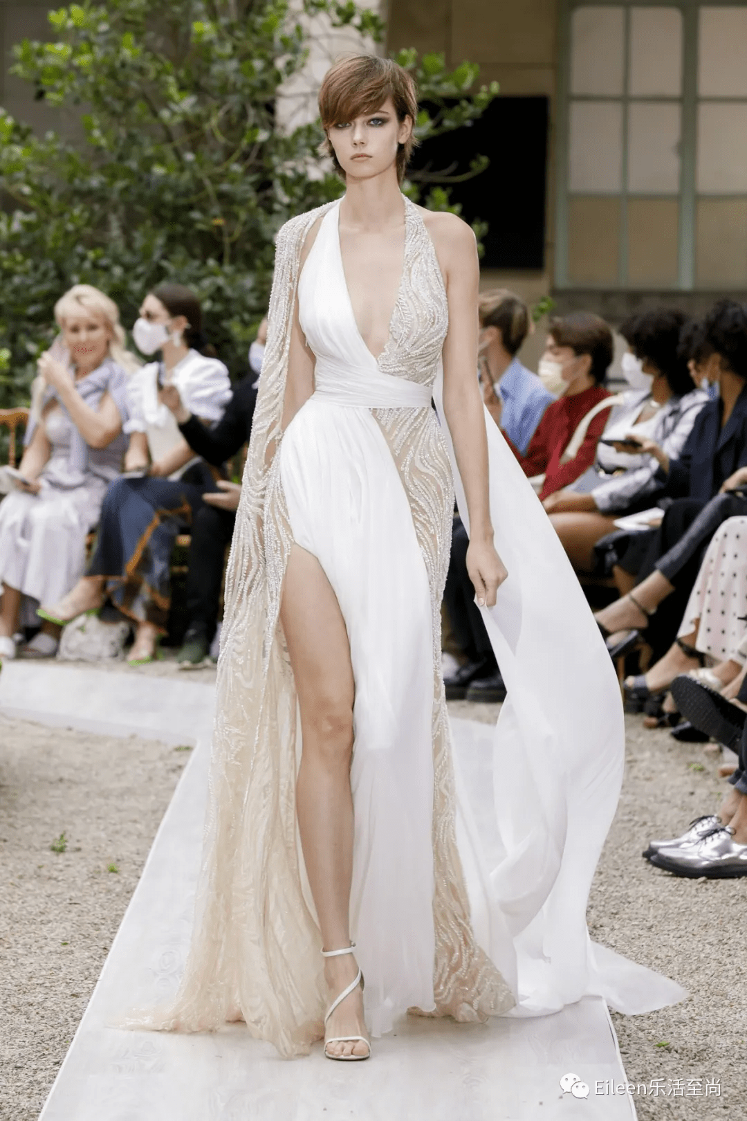花朵|女星内卷必争？这场撒钱的盛宴到底有什么好看？