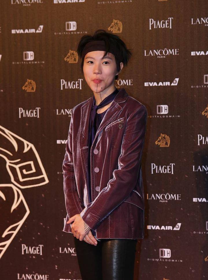 长发|窦靖童的时尚和王菲差得有点多,虽然留了女人的长发,却少了韵味