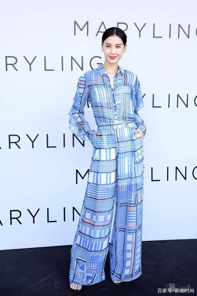 黄圣依|37岁黄圣依扮嫩成功,粉色上衣搭超短裤,时髦高级两不误