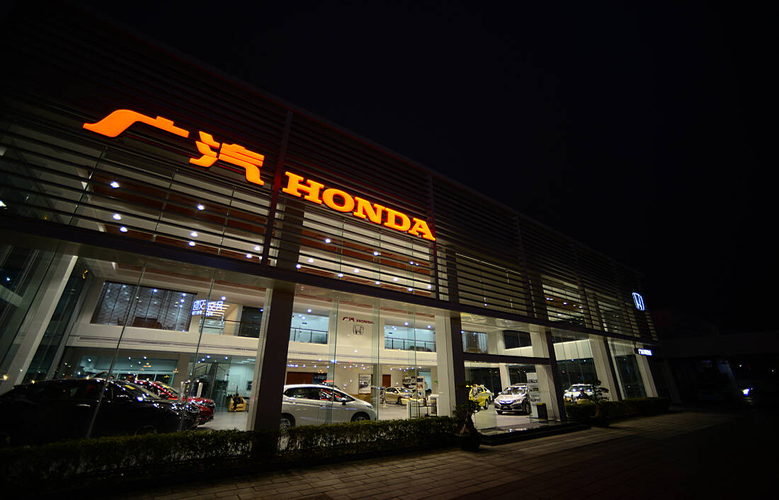 自从广本将4s店理念引入中国后,中国汽车以4s为主流的汽车销售模式