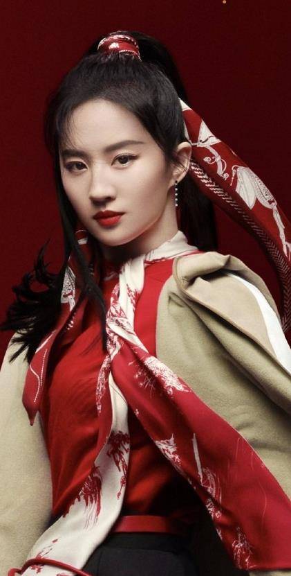 服装|“酷飒”风格正流行，刘亦菲的国风时尚，看着就有一种青春活力感