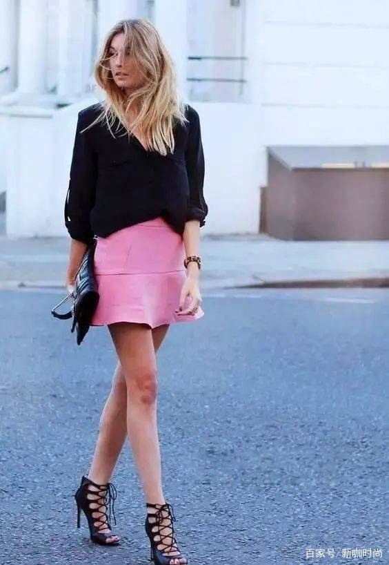 颜色|迪丽热巴挑战“死亡芭比粉”,紧身衣搭包臀裙,又甜又飒又时尚!