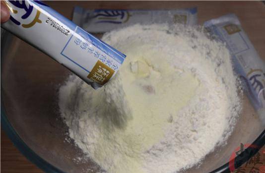 进行|马上过年了，教你电饭锅早餐面包做法，年货送礼有着落了