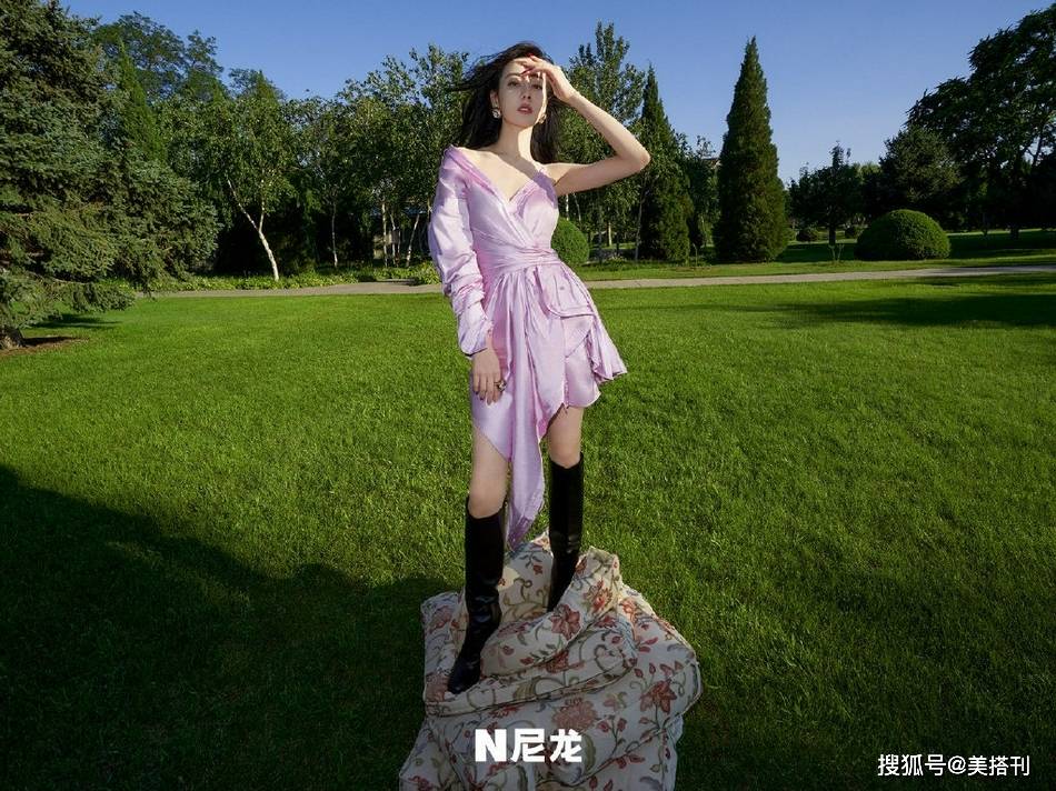 身材|迪丽热巴夏日大片曝光，大秀香肩美腿，穿气球裙变“充气美女”