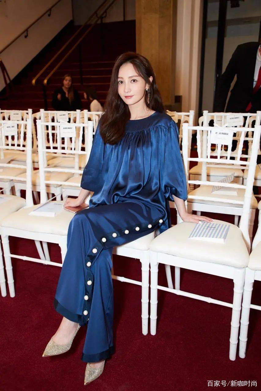 样式|40岁左右的女人，学学姚笛的慵懒风穿搭，你也能有“一米八”长腿