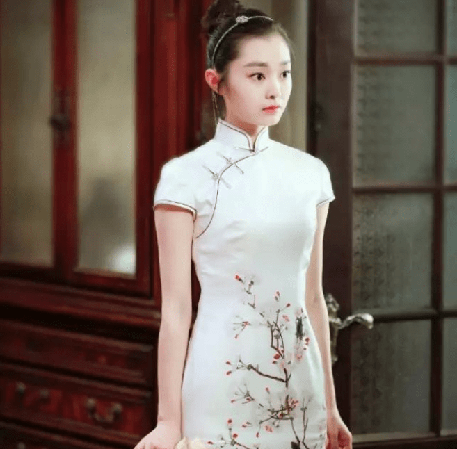 王鸥|把旗袍穿的最好看的六位女明星，个个都惊艳，最后一位最“性感”