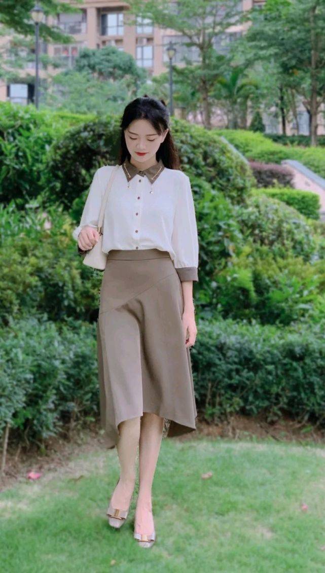 服装|极简的穿搭风格看似随意,却不经意间透露着高级,温柔又有气质
