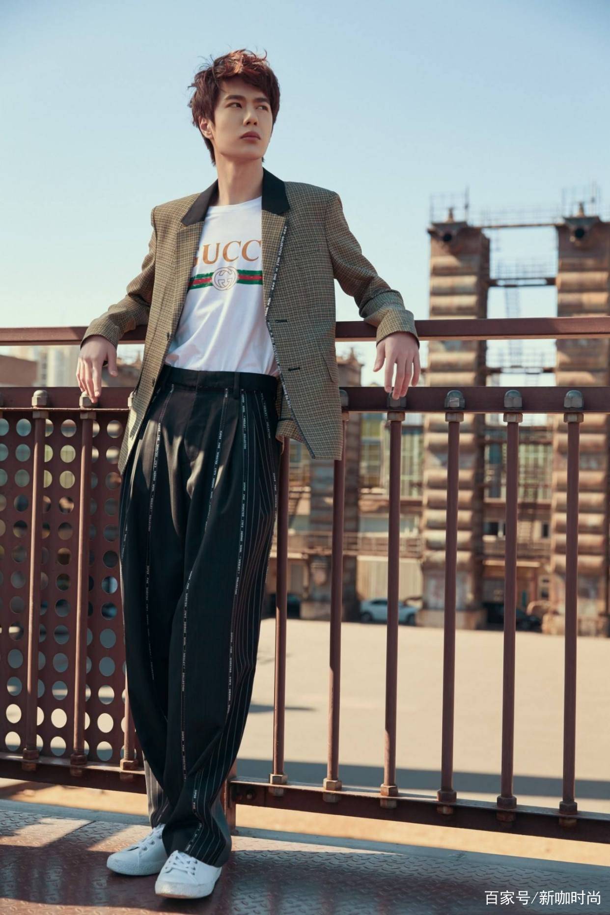 外衣|王一博化身翩翩公子,高马尾搭薄纱外衣,气场强大霸气侧露