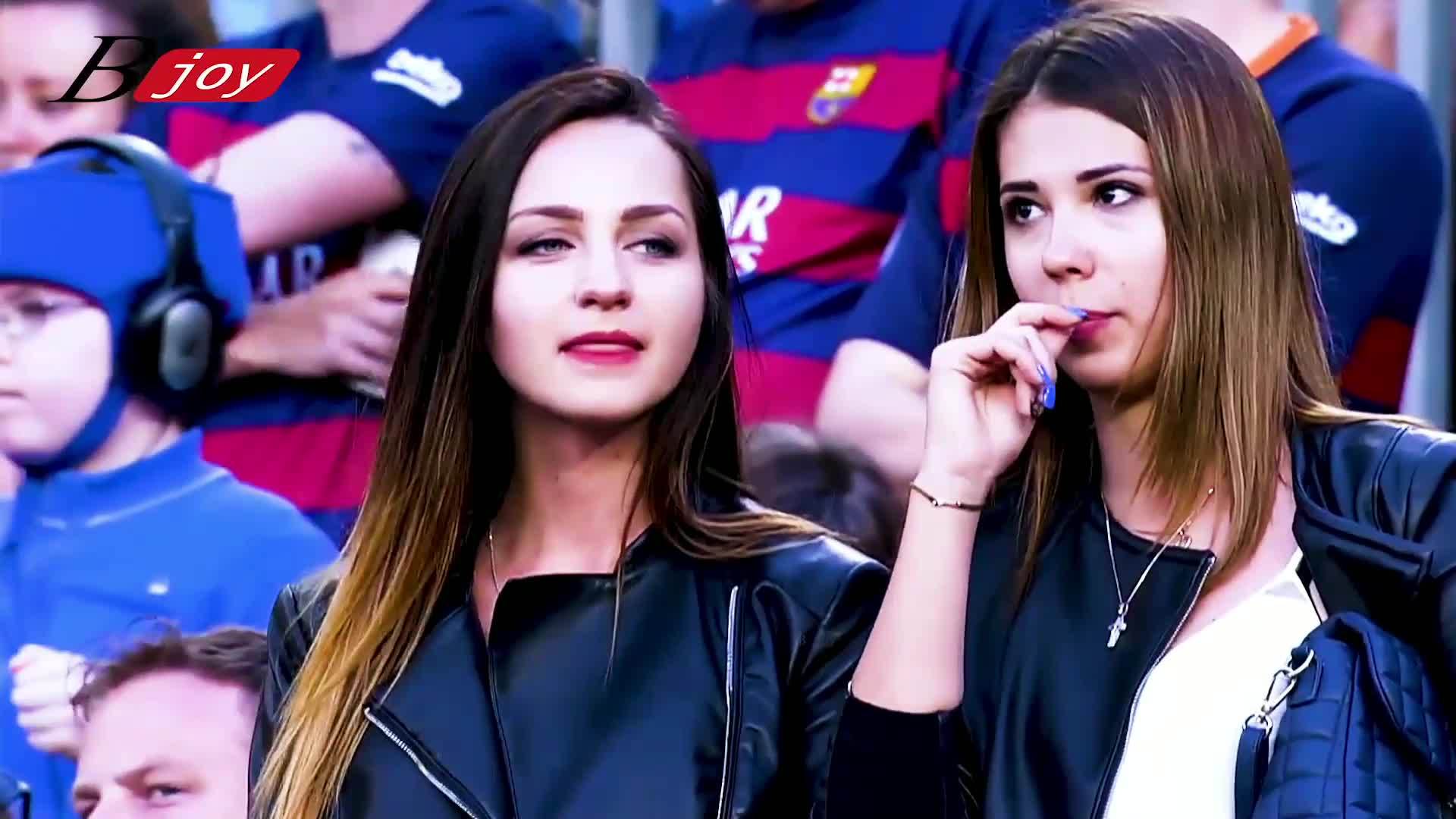 足球看台上惊鸿一瞥的女球迷