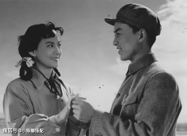 密码|不知道穿什么?去翻奶奶的衣柜,70年前的服装藏着当今的潮流密码