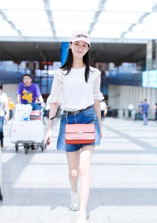 进行|陈都灵的清纯长相刻在了大家心里，温柔风穿搭更是细腻，太青春了