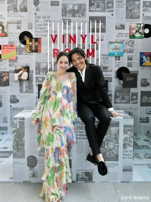 女神|郭碧婷气质太“仙儿”，穿飘逸花裙温柔又大气，女神范妥妥的！