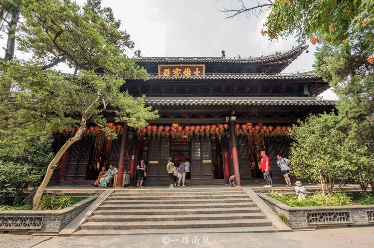 扬州第一古寺，清代因忌讳“大明”两字而改名，日本人曾批量复制