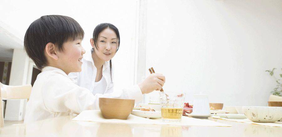 家长|这些垃圾零食销售量大，吃得多数是孩子，却也正在催熟我们的孩子