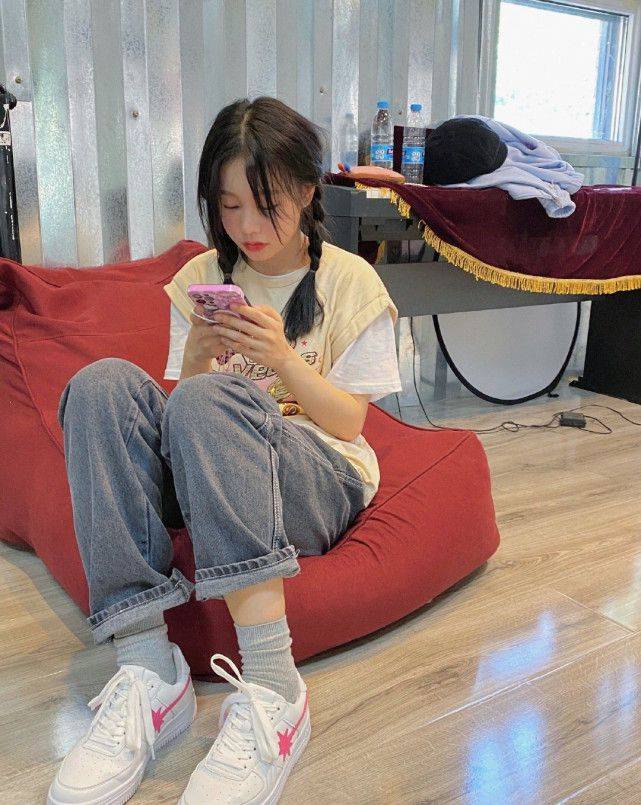 设计|“小彩虹”又出穿搭教程看起来就是帅气撩人