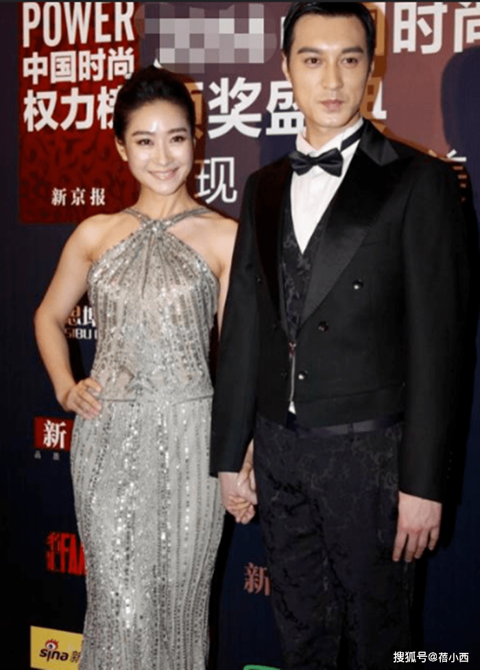 设计|陶昕然都被老公宠上天了，穿亮片挂脖连衣裙气质惊艳，身材一级棒