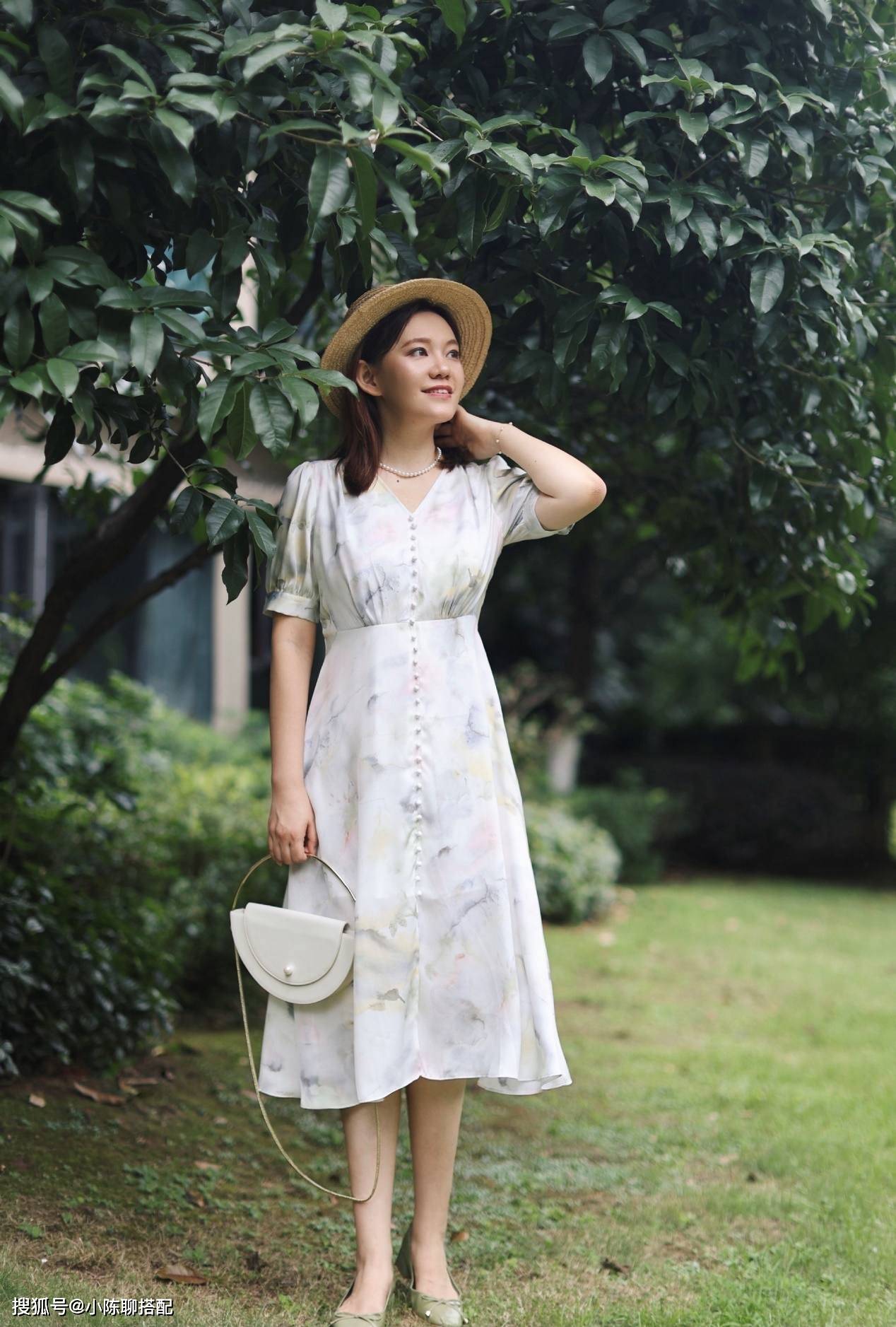 爱美|人之中年却撑不起气质感，五官的平淡穿什么都显廉价，这三招助你