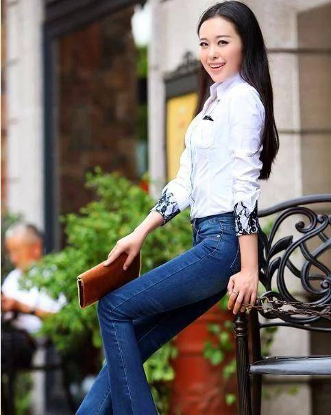 气息|时尚美女小姐姐，身穿搭紧身牛仔裤，果然塑形效果极佳！