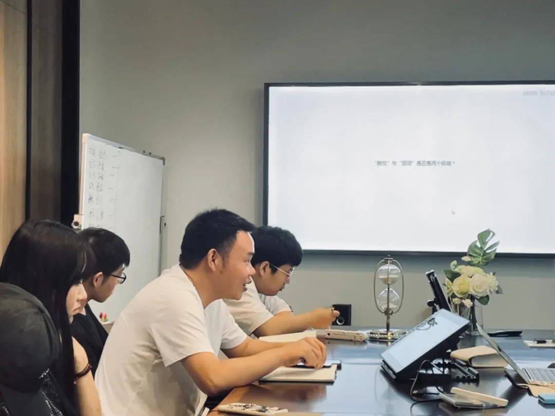 品牌|LK朗威 | 设计基础研究 周会：品牌中的艺术 · 国潮手绘与插画