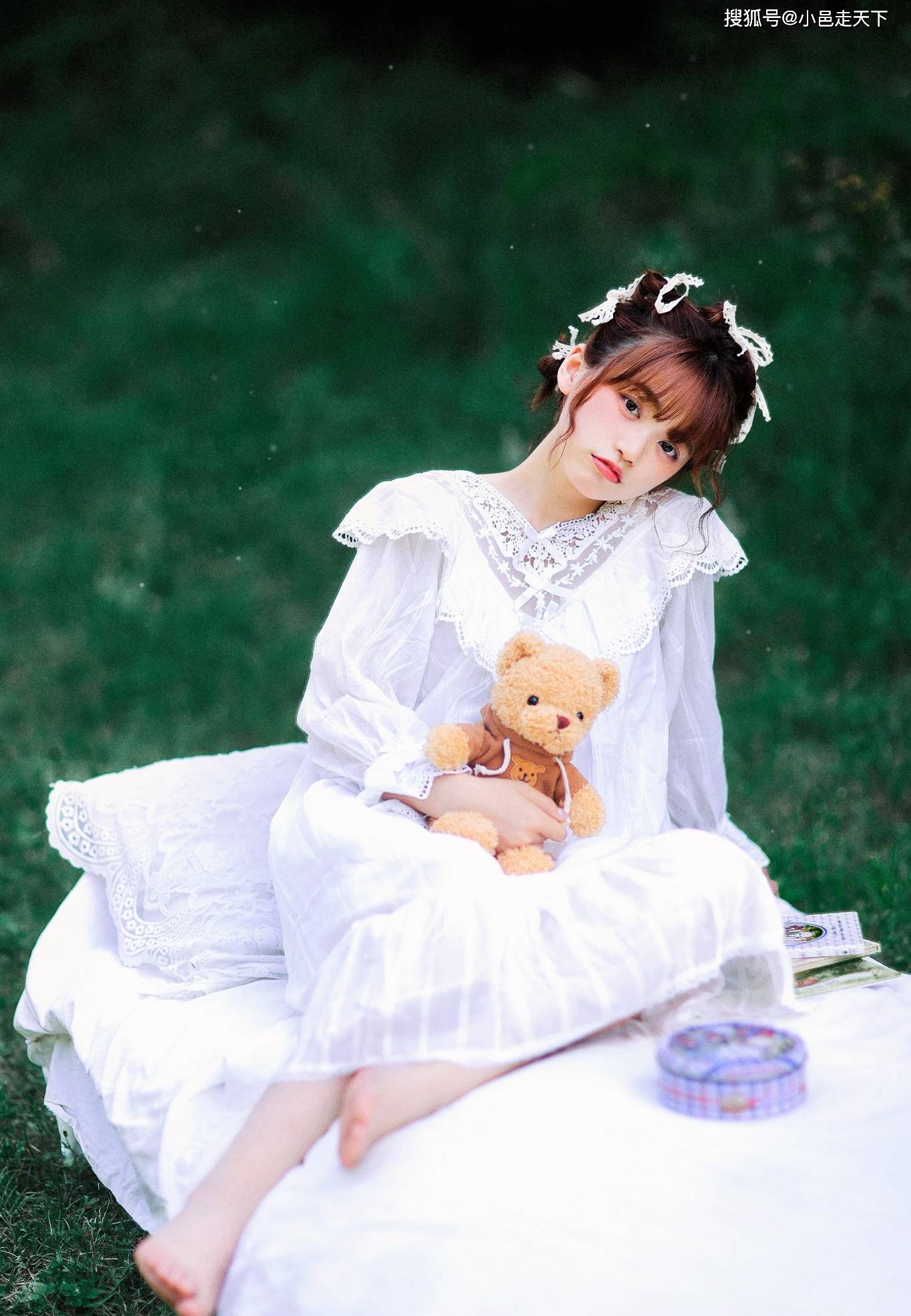 白色|校花白色连衣裙户外写真