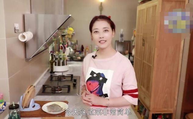 漂亮|周海媚是会装嫩，可气质的确优雅，就算老了纯天然的脸也漂亮！